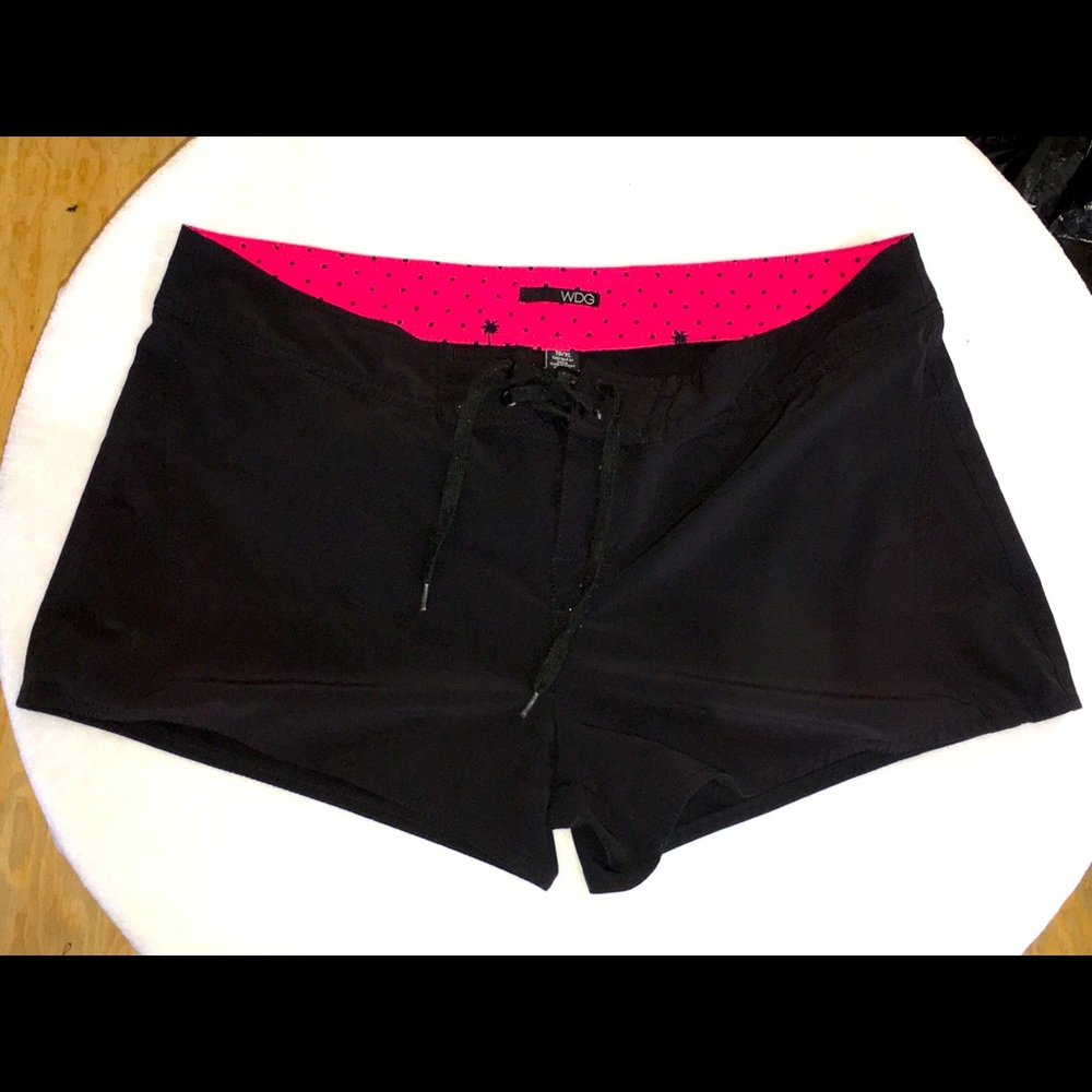 WDG shorts size XL
